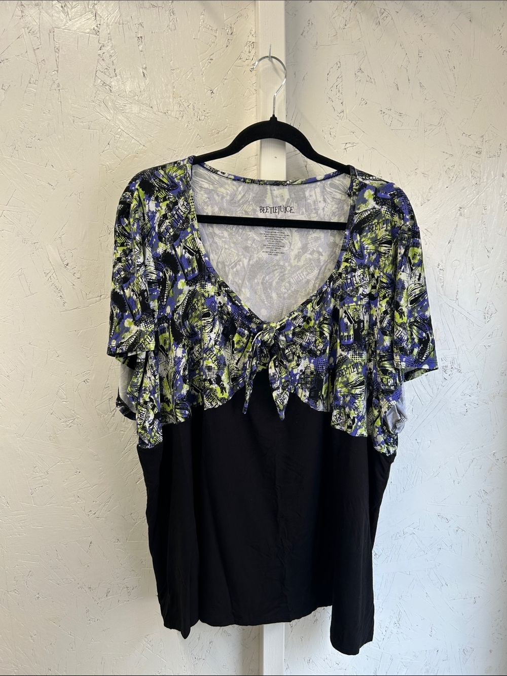 Beetle Juice tie front top with black stretch bottom. Torrid size 5. New no tags